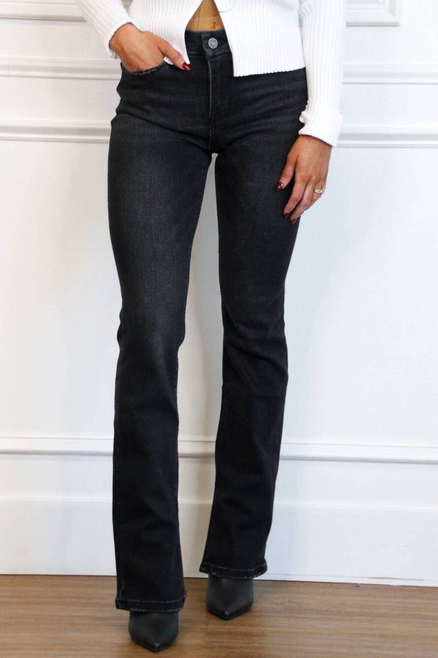 NEW VERVET BY FLYING MONKEY winsome bootcut slit hem jeans in black